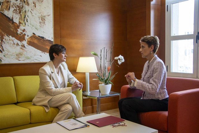 Reunión entre la ministra de Vivienda y Agenda Urbana, Isabel Rodríguez, y la presidenta del Gobierno de Navarra, María Chivite.