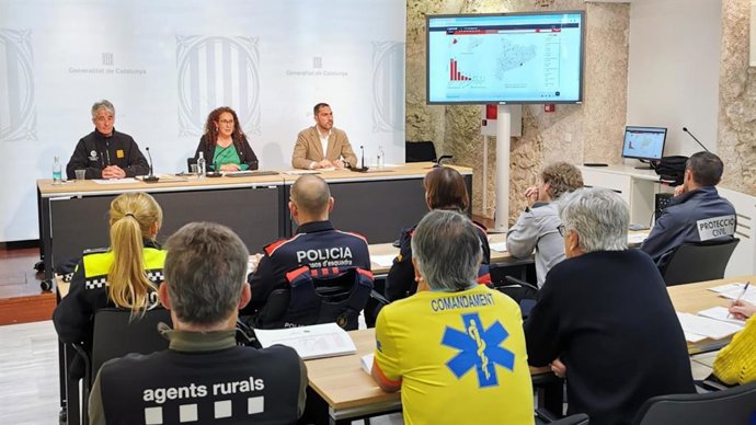 Presentación de los datos del 112 a cargo de la directora de CAT112, Irene Fornós, y el director de servicios territoriales de Interior de Girona, Eduard Adrobau.