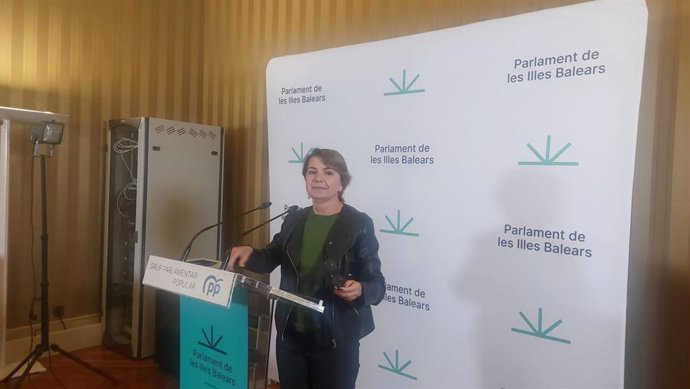 La portavoz del PP, Marga Durán, durante una rueda de prensa tras la Junta de Portavoces.