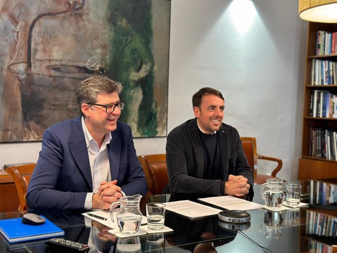 El conseller de Turismo, Cultura y Deportes, Jaume Bauzà, y el director general del Deportes, Joan Antoni Ramonell.