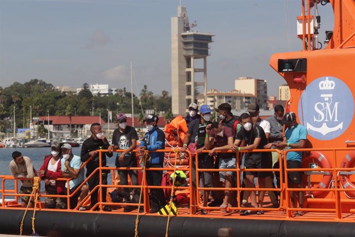 Archivo - Migrantes rescatados por Salvamento Marítimo.