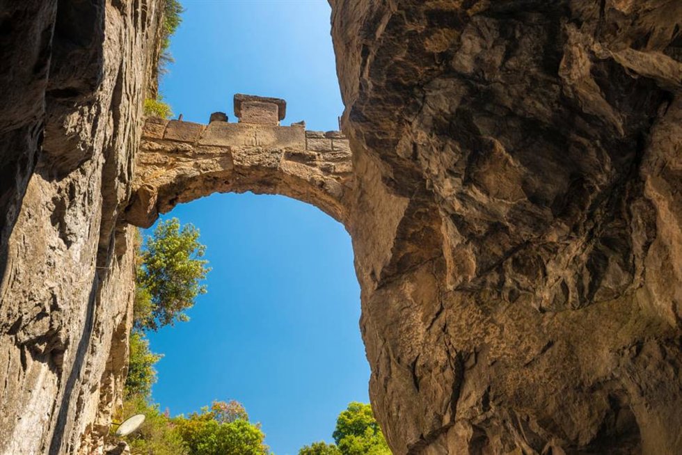 Pas de la Foradada, en Sant Miquel del Fai.