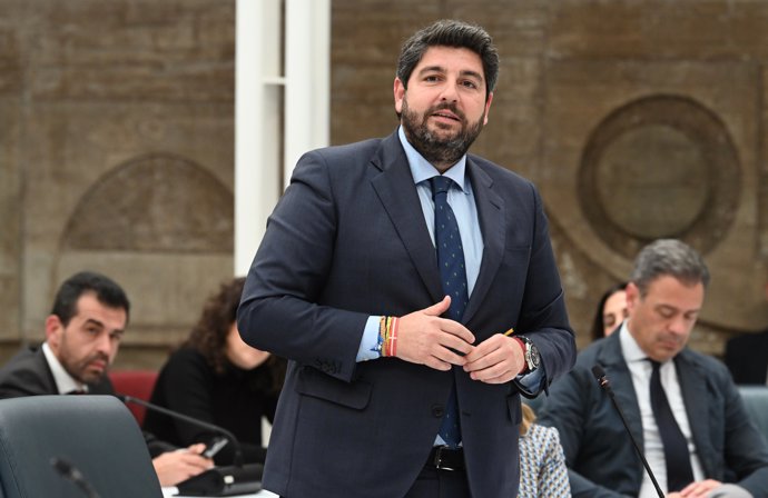 El presidente de la Región de Murcia, Fernando López Miras, en una sesión de control en la Asamblea Regional