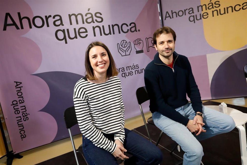 La exministra de Igualdad y candidata a las elecciones europeas, Irene Montero, y el diputado de Podemos, Javier Sánchez Serna, durante un acto público en el Cuartel de Artillería de Murcia, a 31 de enero de 2024, en Murcia, Región de Murcia, (España).