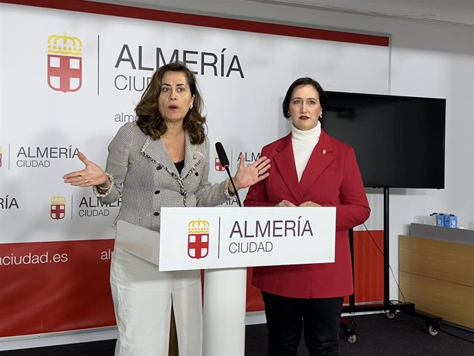 Las concejalas del PSOE Carmen Aguilar y Lidia Compadre, en rueda de prensa