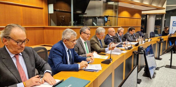Ángel Samper reunido con el comisario de Agricultura de la UE