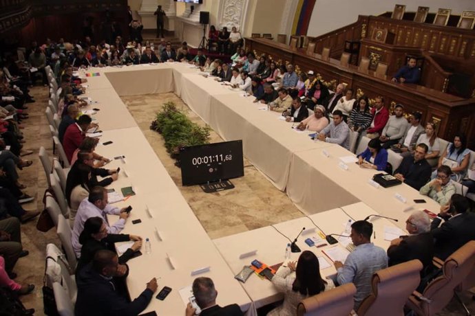 Convocatoria de diálogo y de paz para elaborar un calendario electoral en Venezuela