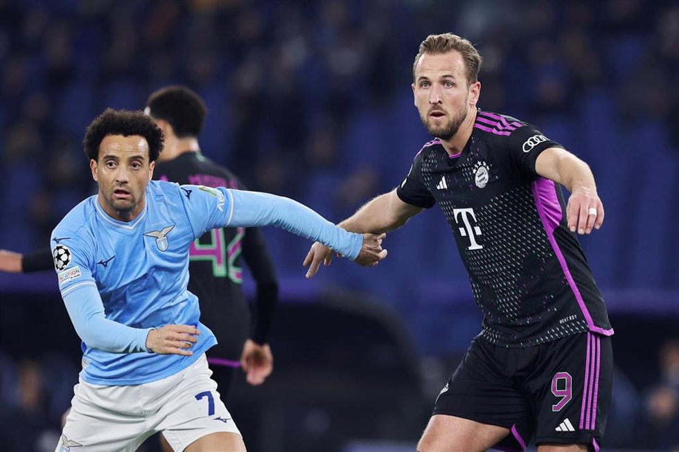 Felipe Anderson of Lazio and Harry Kane of Bayern Munich in action during the UEFA Champions League, Round of 16, 1st leg football match between SS Lazio and Bayern Munich on February 14, 2024 at Stadio Olimpico in Rome, Italy - Photo Federico Proietti