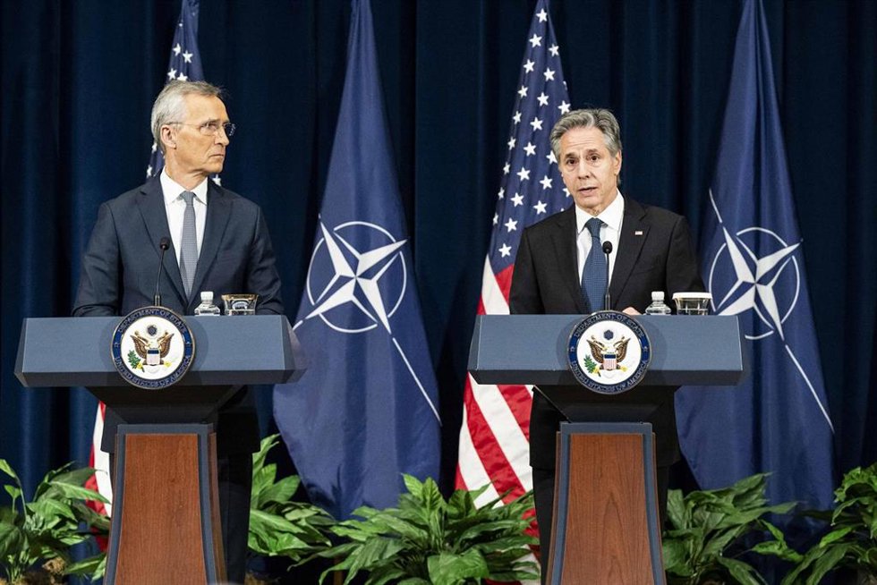 El secretario general de la OTAN, Jens Stoltenberg (izquierda), y el secretario de Estado de EEUU, Antony Blinken (derecha)