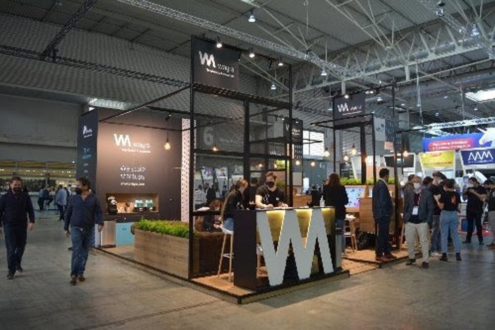 Archivo - Expositor de Wayra en el Mobile World Congress 2022