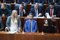 PSOE afea la "opacidad" en la contratación de la Comunidad y Albert defiende su "transparencia" y les reta a denunciarlo