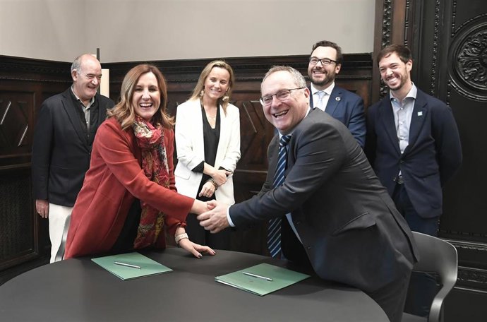 La alcaldesa de Valencia y la Asociación de Personas con Movilidad Reducida han firmado el Protocolo General de Actuaciones del proyecto "SPOT4DIS"