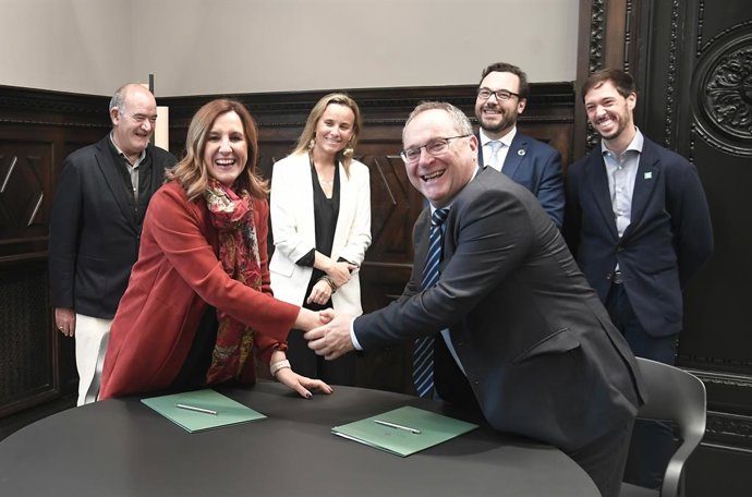 La alcaldesa de Valencia y la Asociación de Personas con Movilidad Reducida han firmado el Protocolo General de Actuaciones del proyecto "SPOT4DIS"