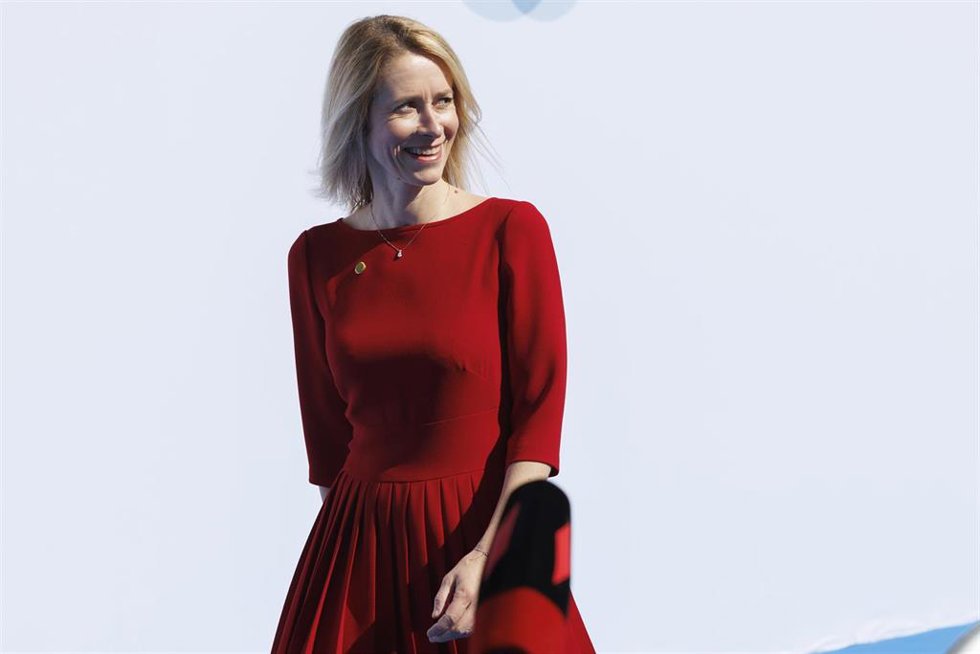 Archivo - La primera ministra de Estonia, Kaja Kallas, atiende a los medios a su llegada al Palacio de Congresos de Granada