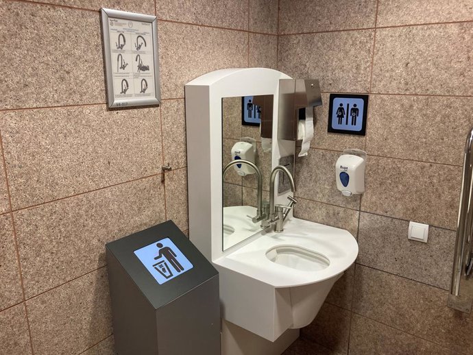 Lavabo per a persones ostomitzades a l'Aeroport de Barcelona-el Prat