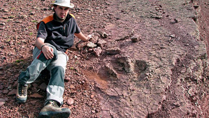 El CAS y Fundación Dinosaurios inician en Salas (Burgos) este sábado el 'Ciclo Demanda Ciencia' con el paleontólogo Ignacio Díaz Martínez.