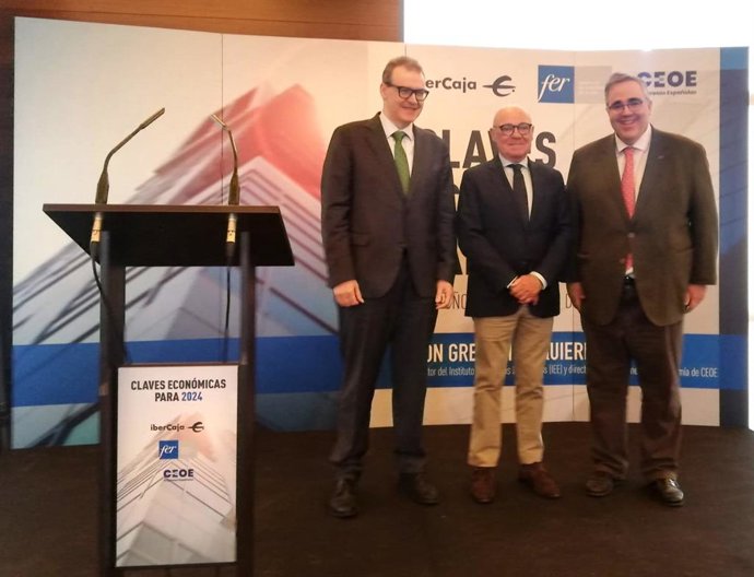 Pérez, García-Calzada e Izquierdo, de izquierda a derecha