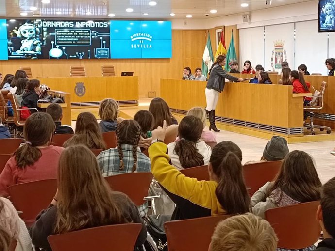 Escolares de Castilleja participan en la I Jornada Inprotic's de robótica y nuevas tecnologías de Diputación.