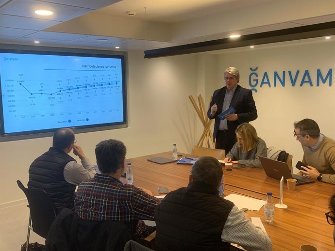 Ganvam prevé que se recupere los niveles prepandemia de matriculaciones de turismos hasta 2030.