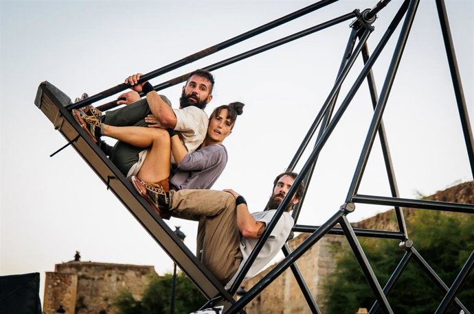 Archivo - Torna, Laura y Miguel, los protagonistas de 'Loop', la propuesta de programación familiar del Ayuntamiento de León para el domingo.