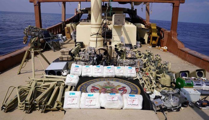 Fotografía publicada por el Mando Central de Esatdos Unidos (CENTCOM) tras la interceptación de un cargamento de armas supuestamente enviado por Irán a los rebeldes hutíes en Yemen