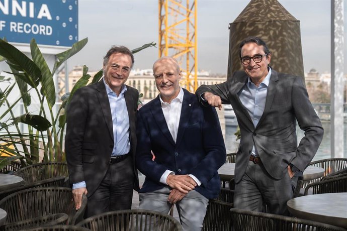 El el director general de Alimentaria Exhibitions, Joan Antoni Valls; el presidente de Alimentaria, Antoni Lloren, y el presidente de Hostelco, Pere Taberner  (de izquierda a derecha).