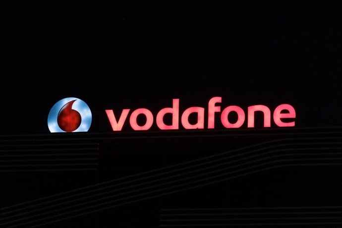 Archivo - Logo de la empresa de Vodafone encendido, en Madrid (España)