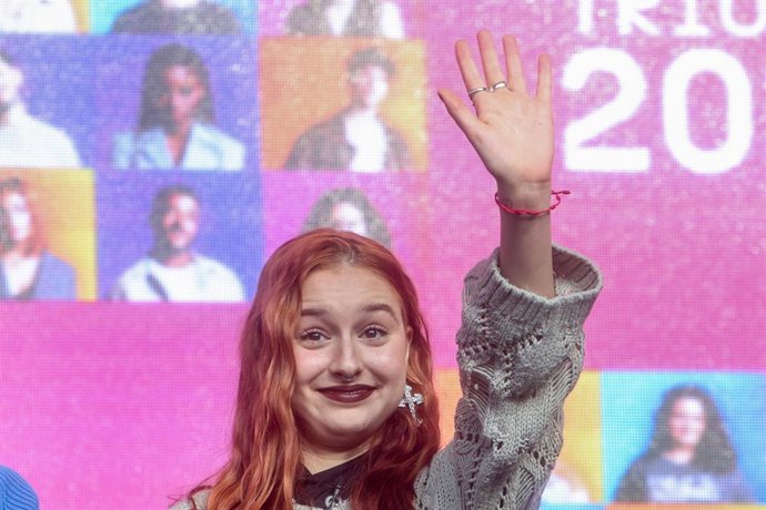 La cantant Ruslana durant la firma de discos de l'edició Operació Triunfo 2023, a la plaa de bous de les Vendes