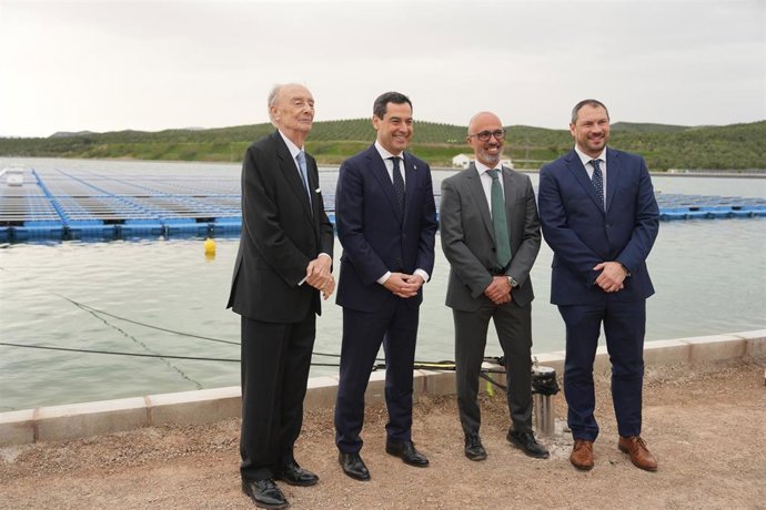 Inauguración de la planta solar fotovoltaica flotante.