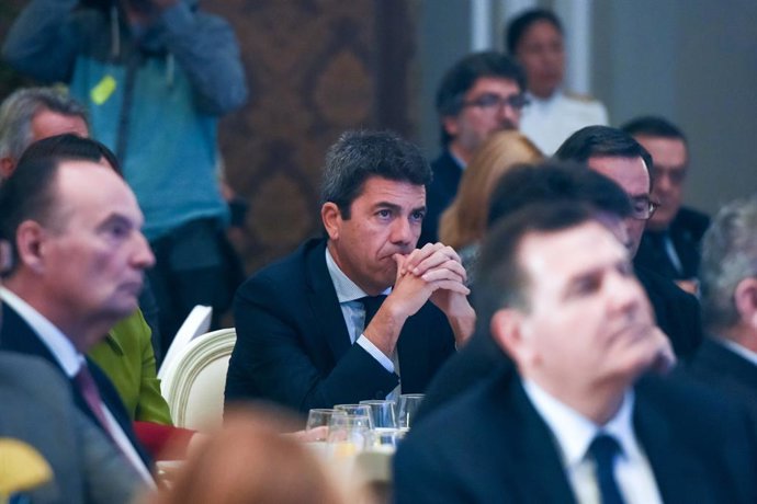 El president de la Comunitat Valenciana, Carlos Mazón, durant un esmorzar informatiu organitzat per Frum Europa en l'Hotel Mandarin Oriental Ritz, a 15 de febrer de 2024, a Madrid (Espanya).