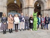 Foto: La Plaza Mayor de Salamanca muestra el apoyo de la ciudad a los niños con cáncer