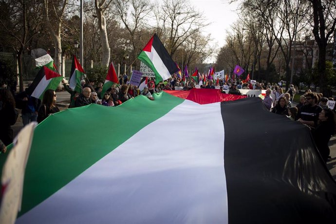 Decenas de personas protestan durante una manifestación por Palestina