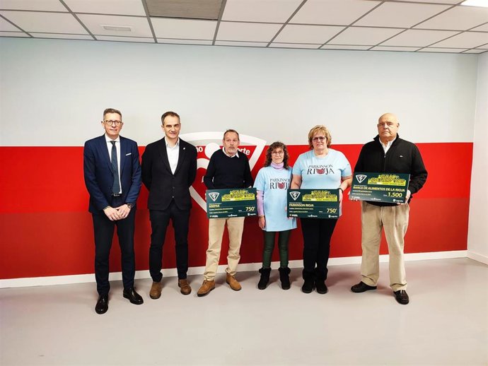 El Ayuntamiento de Logroño entrega 3.000 euros a tres asociaciones de la ciudad con motivo de la San Silvestre de Logroño