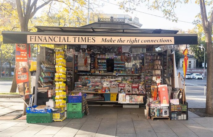 Archivo - Un quiosco, a 15 de diciembre de 2023, en Madrid (España). La Asociación de Vendedores Profesionales de Prensa de Madrid (AVPPM) registró, en los 200 kioskos de prensa de la ciudad, ventas que generaron 21 millones de euros en el año 2018, mie