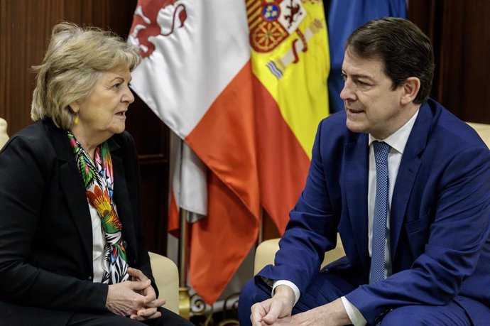 La comisaria europea Elisa Ferreira junto al presidente de la Junta de CyL, Alfonso Fernández Mañueco.