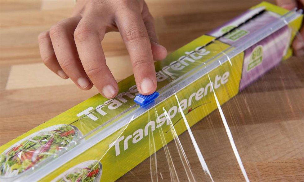 Archivo - Reconocen el sistema de corte de film transparente de Mercadona.