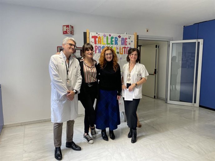 Rozalén amadrina un proyecto en la Unidad de Paliativos del Perpetuo Socorro de Albacete con versos de su próximo disco.