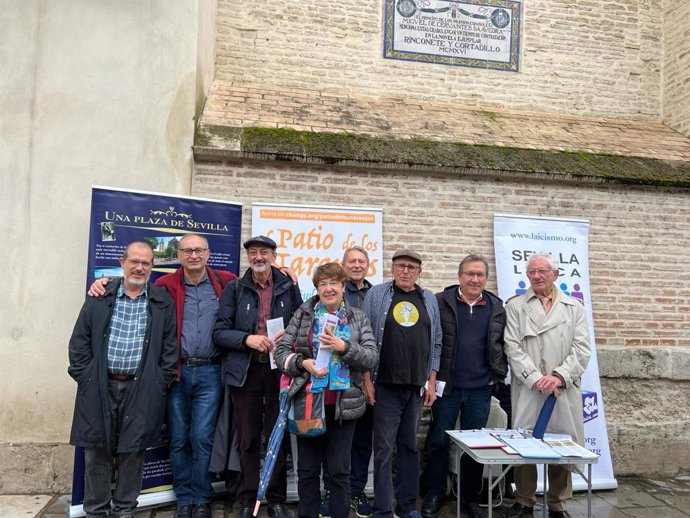 Continúa la recogida de firmas en demanda de que el Patio de los Naranjos vuelva a ser de pleno acceso público