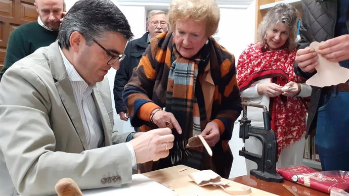 Taller de técnicas para acoger el cuero