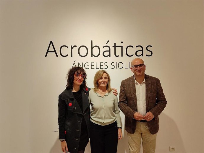 Las libélulas de Ángeles Sioli llegan a la Diputación de Málaga con la exposición 'Acrobáticas'