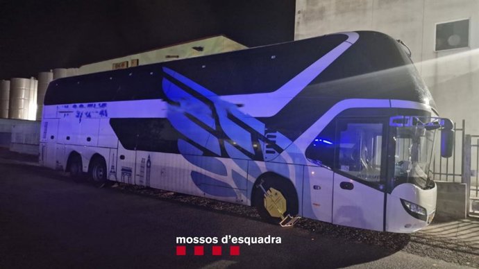 L'autobús interceptat a Vilamalla