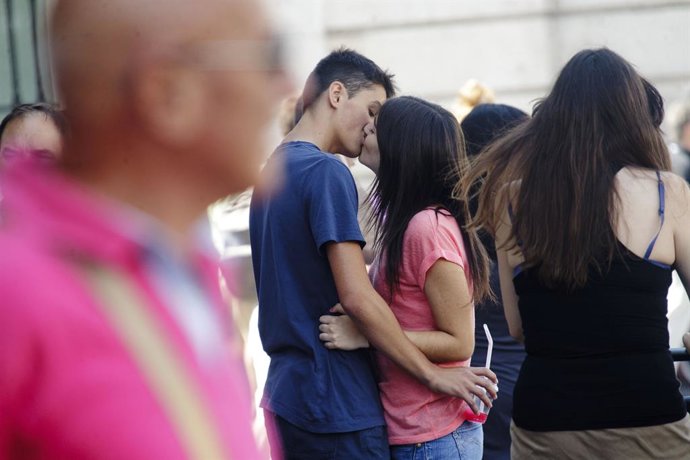 Archivo - Pareja de jóvenes, adolescentes