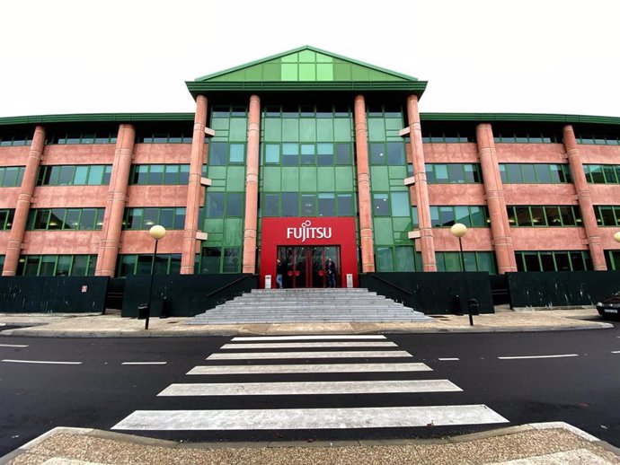 Archivo - Entrada a la sede de Fujitsu España en Pozuelo de Alarcón, compañía japonesa dedicada al sector de las TIC, en Pozuelo de Alarcón/Madrid