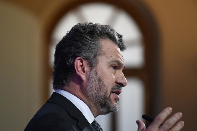 Archivo - El presidente de la Comisión Nacional del Mercado de Valores (CNMV), Rodrigo Buenaventura, interviene durante la presentación del Libro Blanco sobre el Impulso de la competitividad de los mercados de capitales, en el Palacio de la Bolsa, a 9 de 