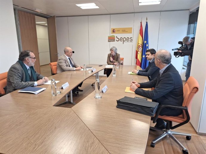 Reunión entre representantes de Cort y de Sepes.
