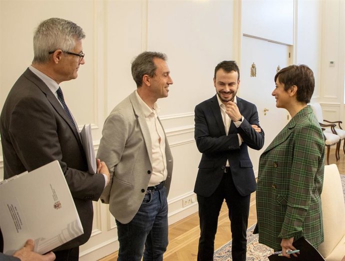 El consejero de Ordenación de Territorio, Urbanismo, Vivienda y Derechos Ciudadanos, Ovidio Zapico, se reúne con la ministra de Vivienda, Isabel Rodríguez.