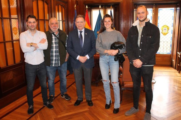 Alfredo Canteli, junto a representantes de sindicatos ganaderos