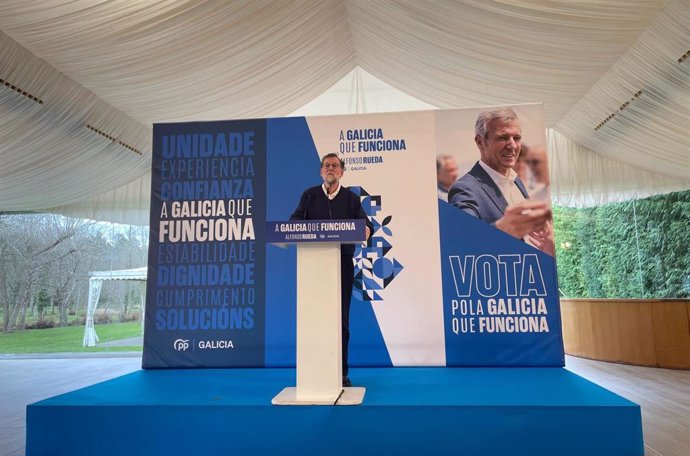 El presidente de honor del PPdeG y ex presidente del Gobierno, Mariano Rajoy, durante su intervención en el mitin del PP celebrado este jueves en la Finca Galea, perteneciente al muncipio lucense de Alfoz. En Alfoz (Lugo), a 15 de febrero de 2024.