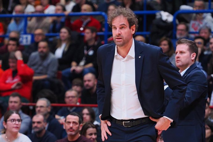Roger Grimau, head coach FC Barcelona during the Turkish Airlines EuroLeague basketball match between EA7 Emporio Armani Milano and FC Barcelona on January 26, 2024 at the Mediolanum Forum in Milan, Italy - Photo Savino Paolella / LiveMedia / DPPI