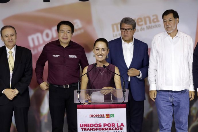 Archivo - 06 September 2023, Mexico, Mexico City: Former head of government of Mexico City Claudia Sheinbaum celebrates her appointment as the 2024 presidential candidate for the ruling Morena party during a press conference.